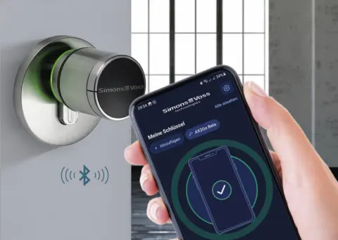 Ein Handy welches als Türöffner benutz wird.