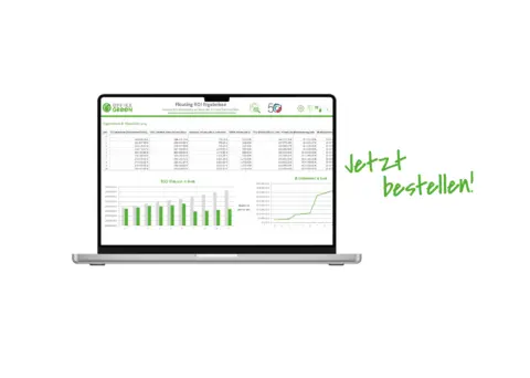 Zu sehen ist ein Laptop, der das Tool "E-Flotte Investcheck" abbildet.