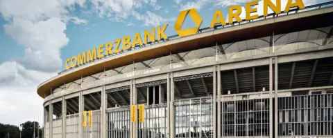 Die Commerzbank Arena von außen mit einer Brandmeldeanlage von effexx.