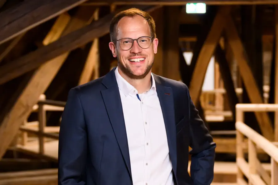 Porträt von Vorstandsmitglied Sebastian Macho.