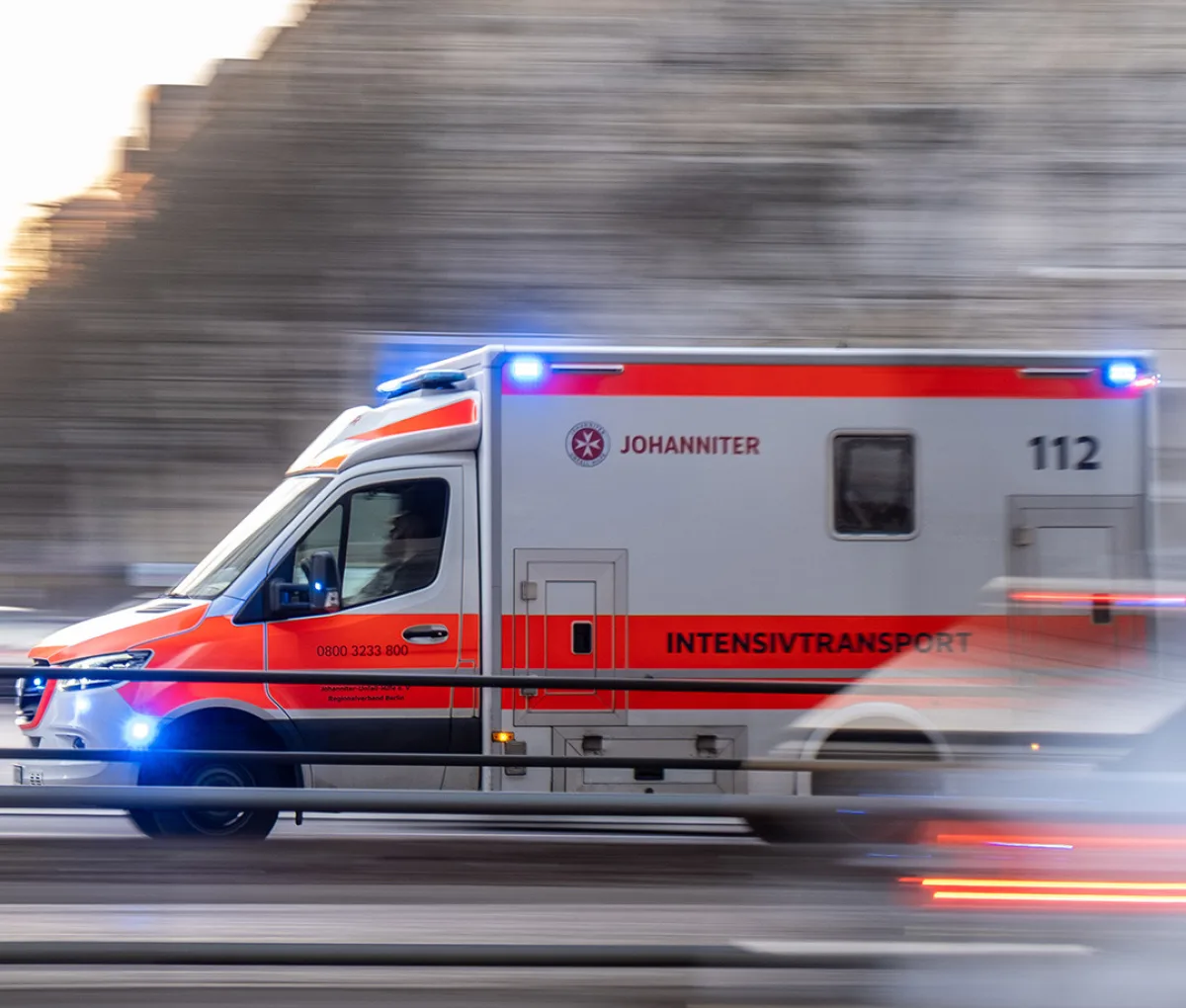 Ein Krankenwagen bei der Fahrt