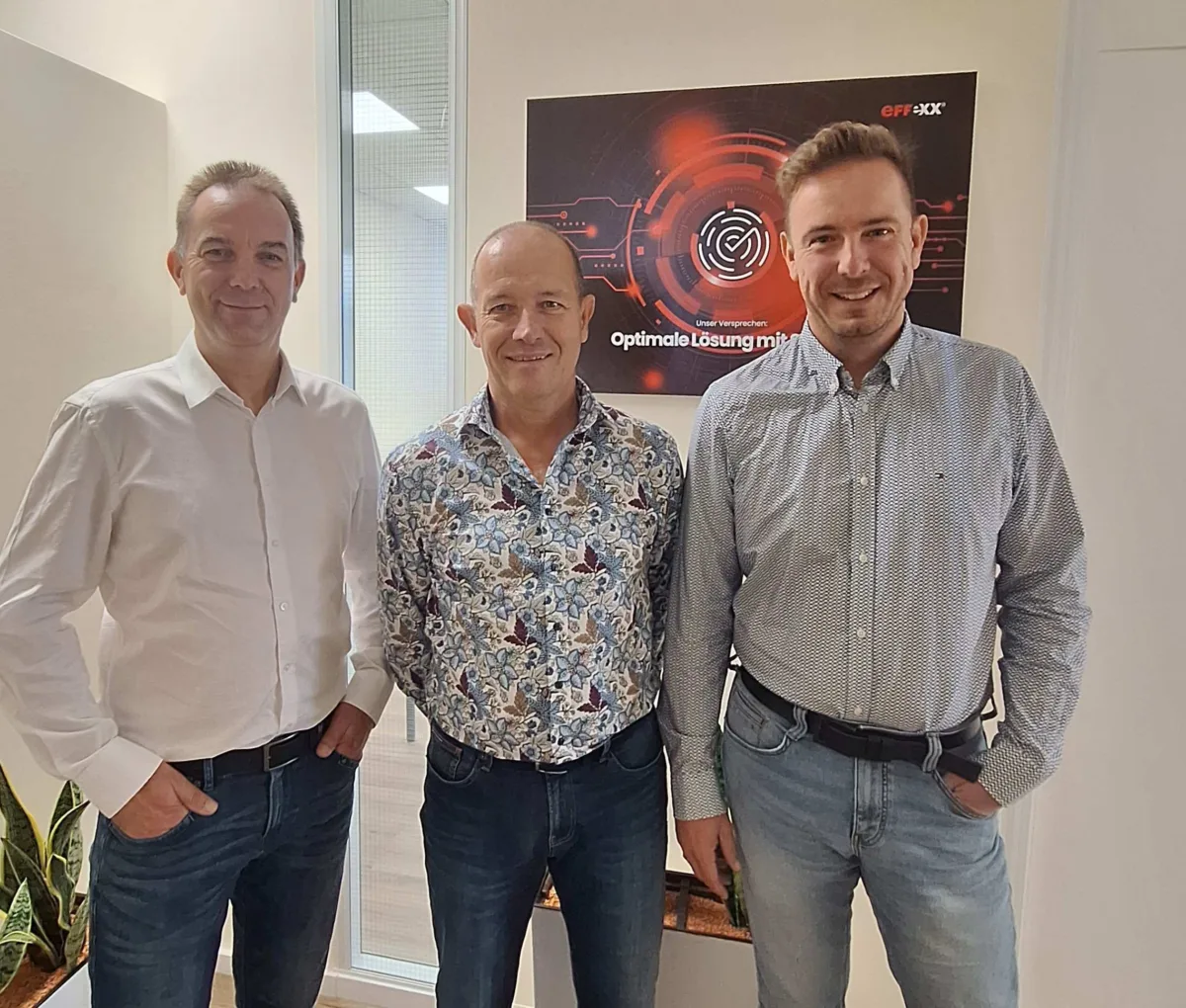 Drei Mitarbeiter von der effexx Sicherheitstechnik stehen in der neuen Frankfurter Niederlassung.